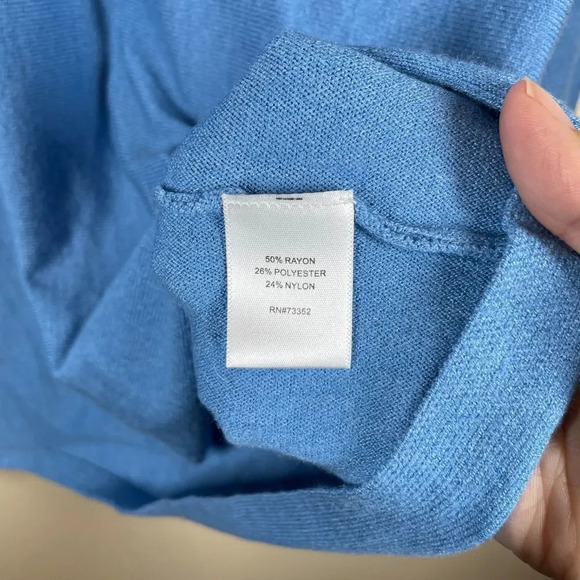 Isela NWT Blue V Neck Sweater Long Sleeve Super Soft Metallic Thread Size S - Picture 5 of 7